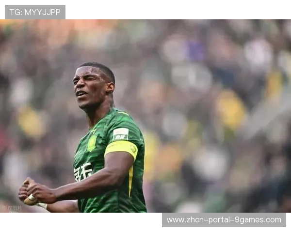 法比奥足协杯戴帽瞬间：点球稳如磐石，国安球迷高呼MVP